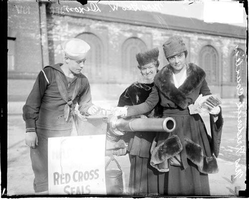 Mrs. George Dixon and Mrs. Frederick Countiss [Eleanor], making a contribution to the Red Cross, Mrs. Countiss looking at camera. Image used for educational purposes only; copyright Chicago History Museum. 